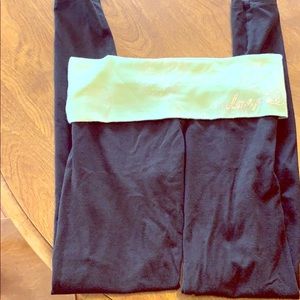 Visctoria’s Secret PINK yoga leggings